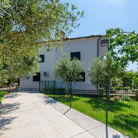 Apartments Dragutin Medulin Exterior photo
