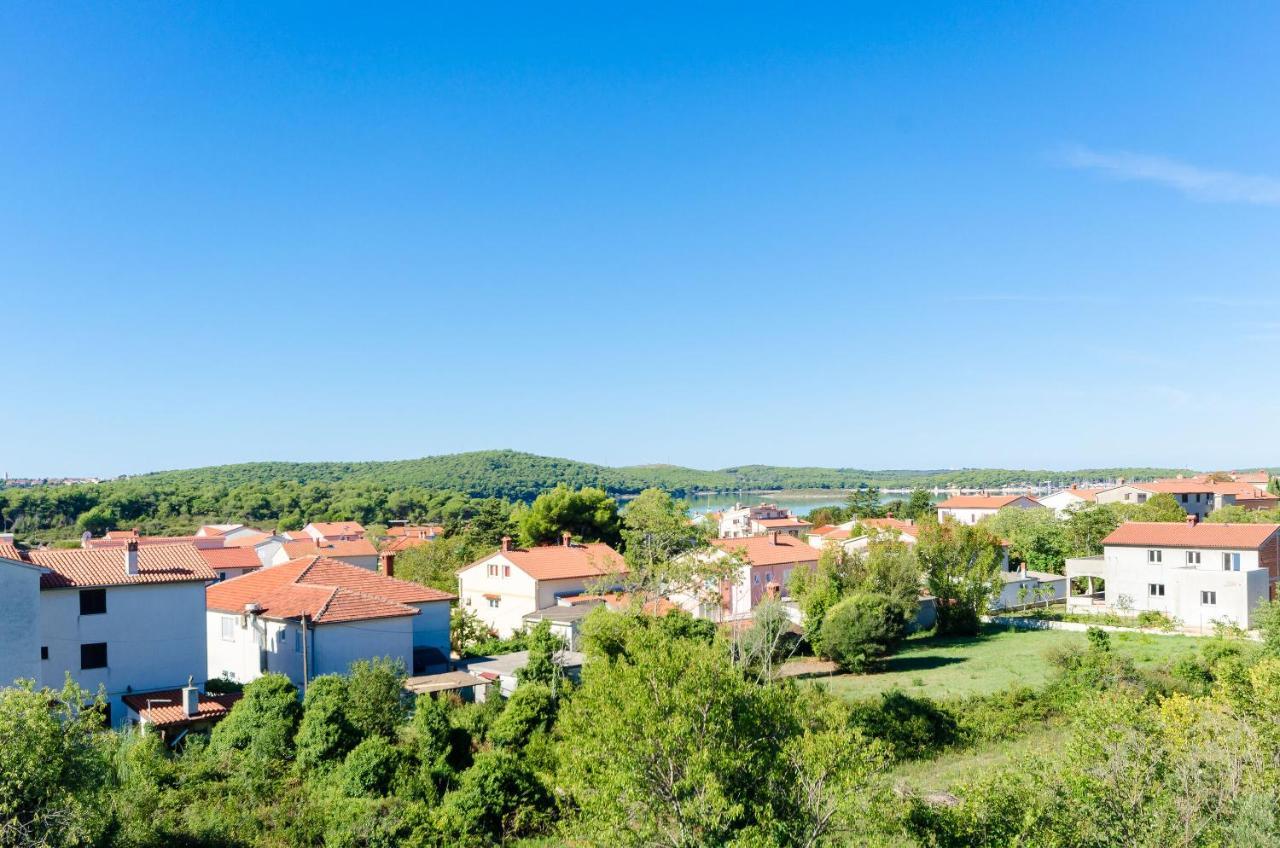 Apartments Dragutin Medulin Exterior photo