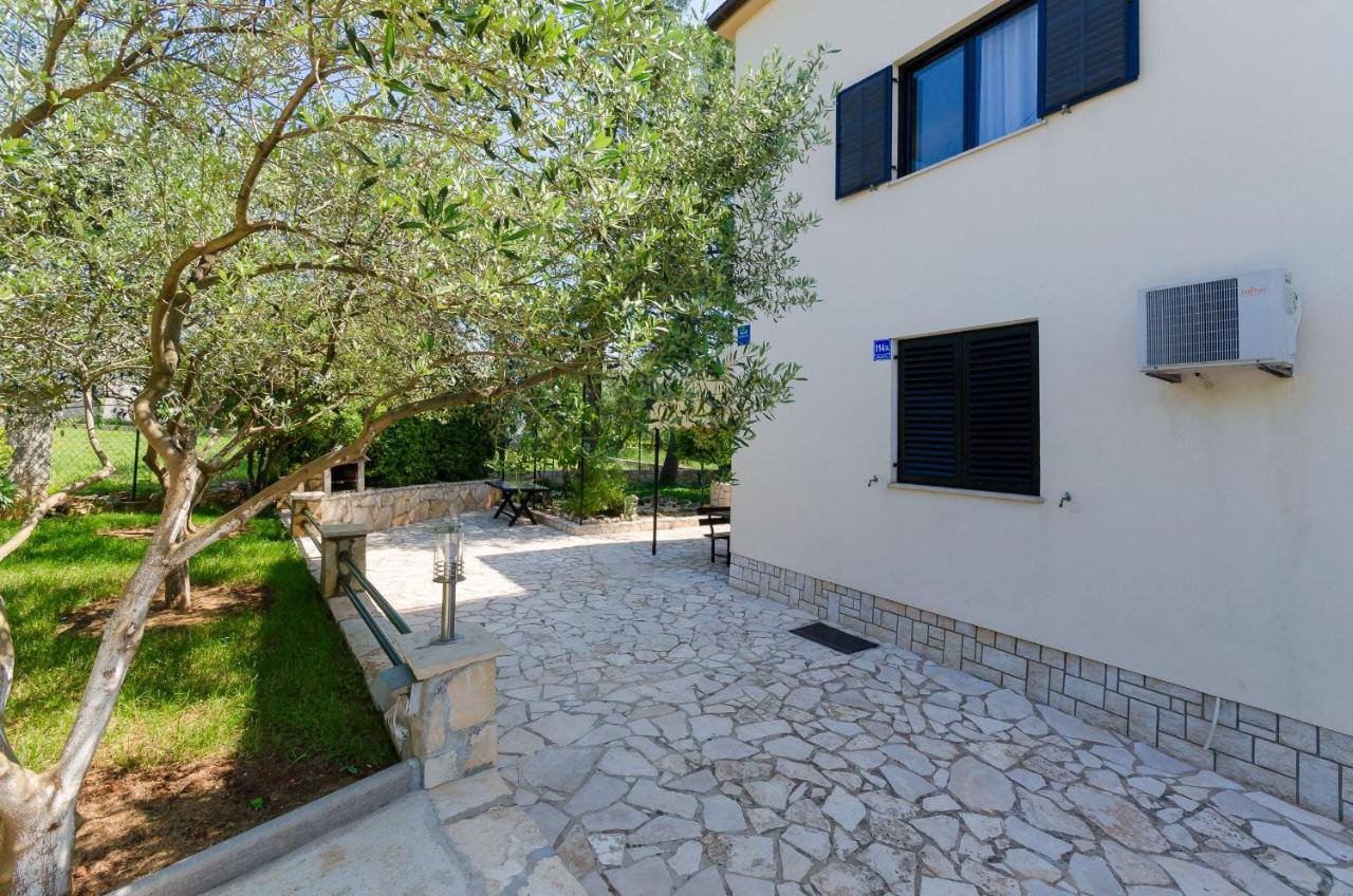 Apartments Dragutin Medulin Exterior photo