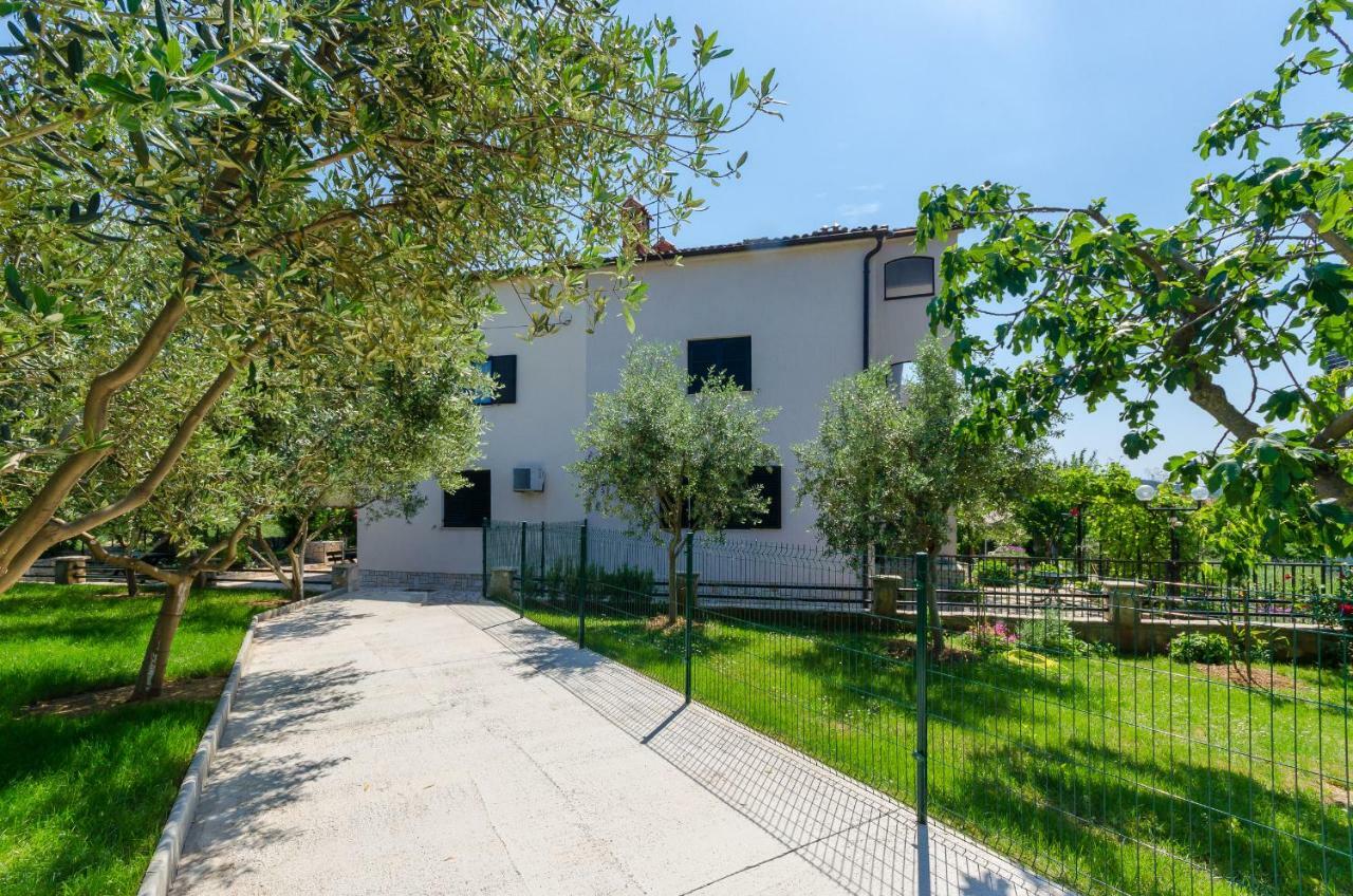 Apartments Dragutin Medulin Exterior photo