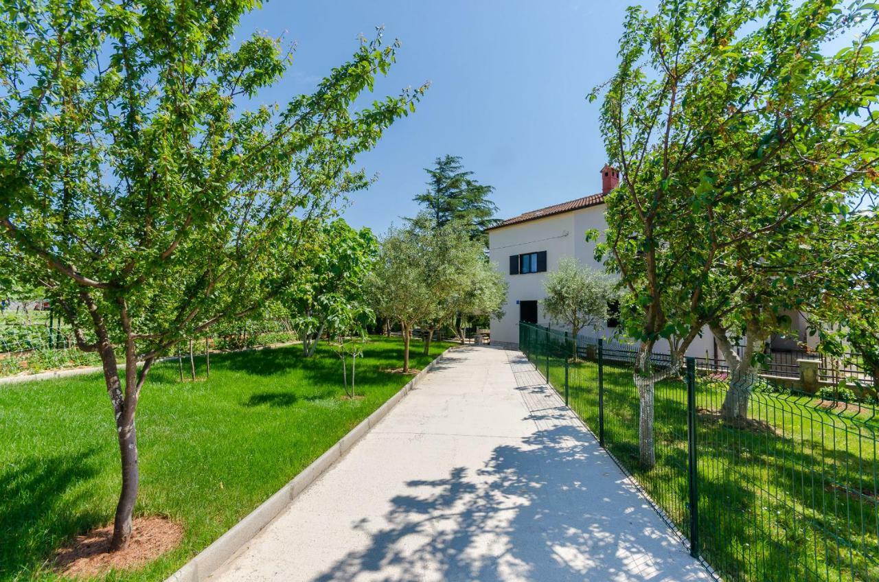Apartments Dragutin Medulin Exterior photo