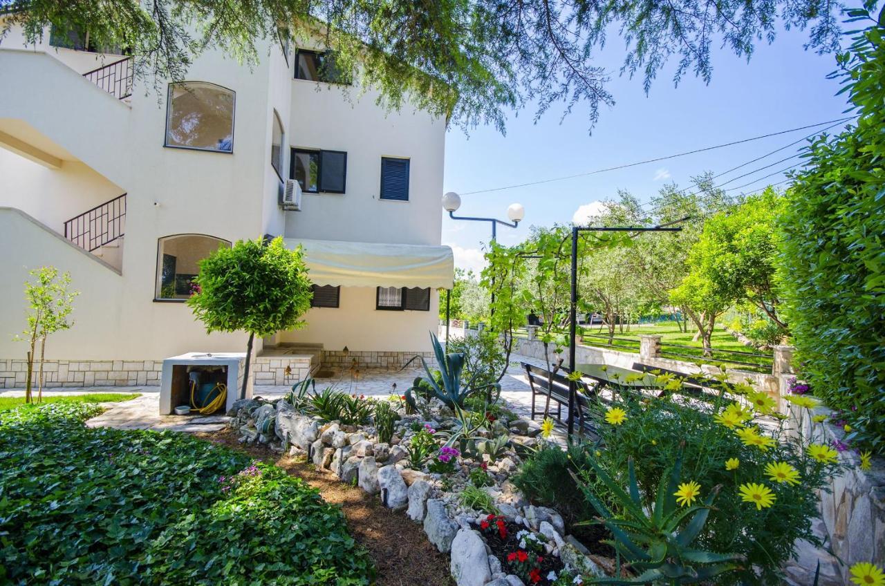 Apartments Dragutin Medulin Exterior photo